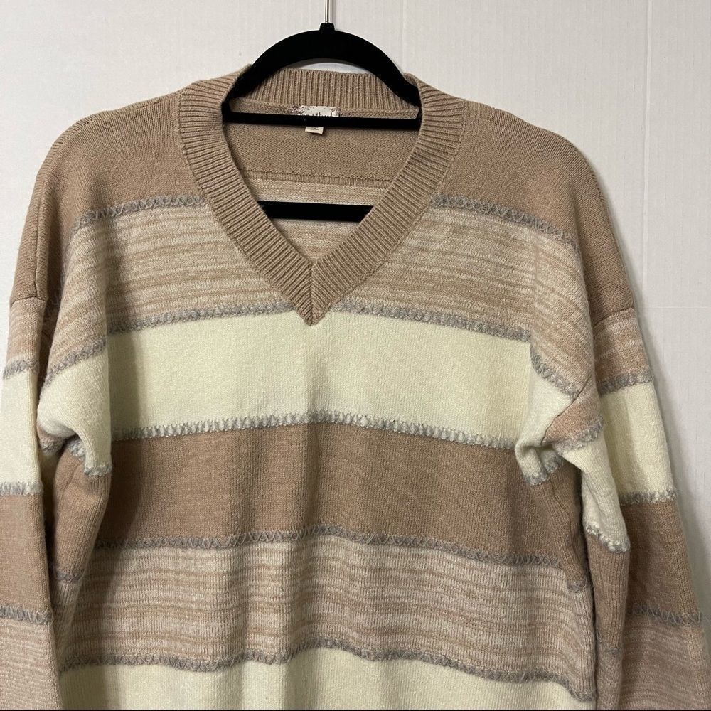 Hem and thread women’s sweater - Picture 6 of 15